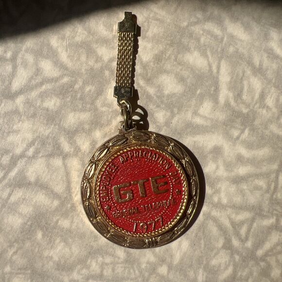 1977 Rare GTE / General Electric Employee Appreciation Day Keychain/ Pin - Picture 2 of 4